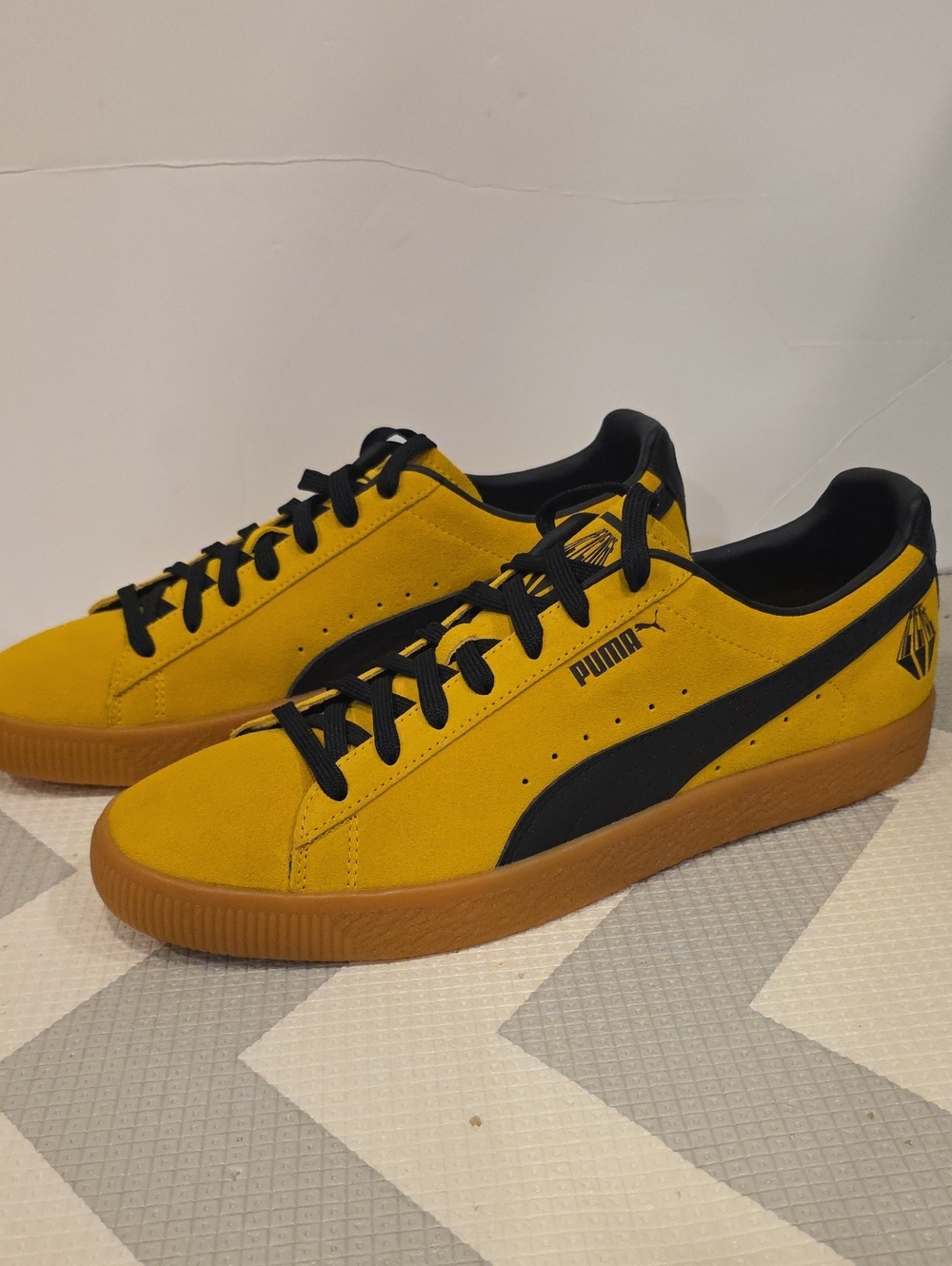 Puma Suede Sneakers Yellow & Black US 11  New